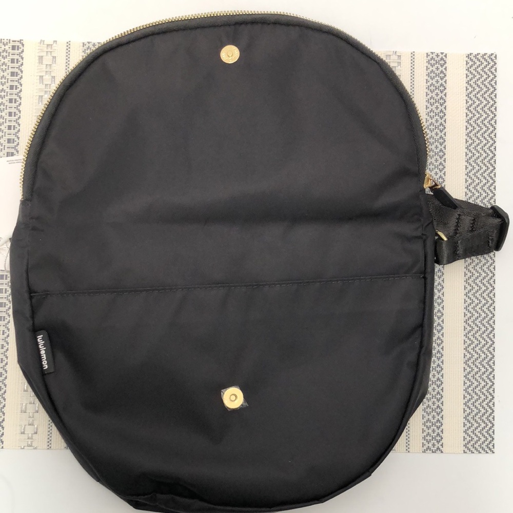 💋Lululemon All Night Festival Bag 5L - Black w/ Gold Hardware Crossbody Sling - Picture 3 of 5